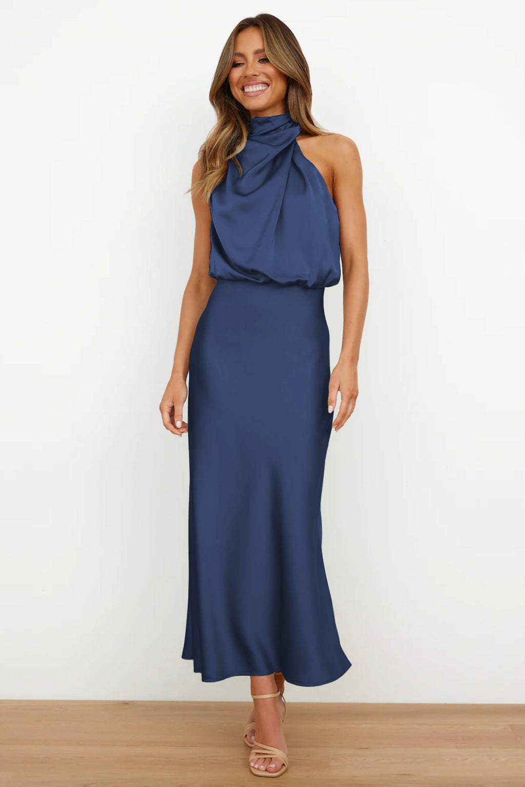 Helena™ | Langt Satin-Halterkjole