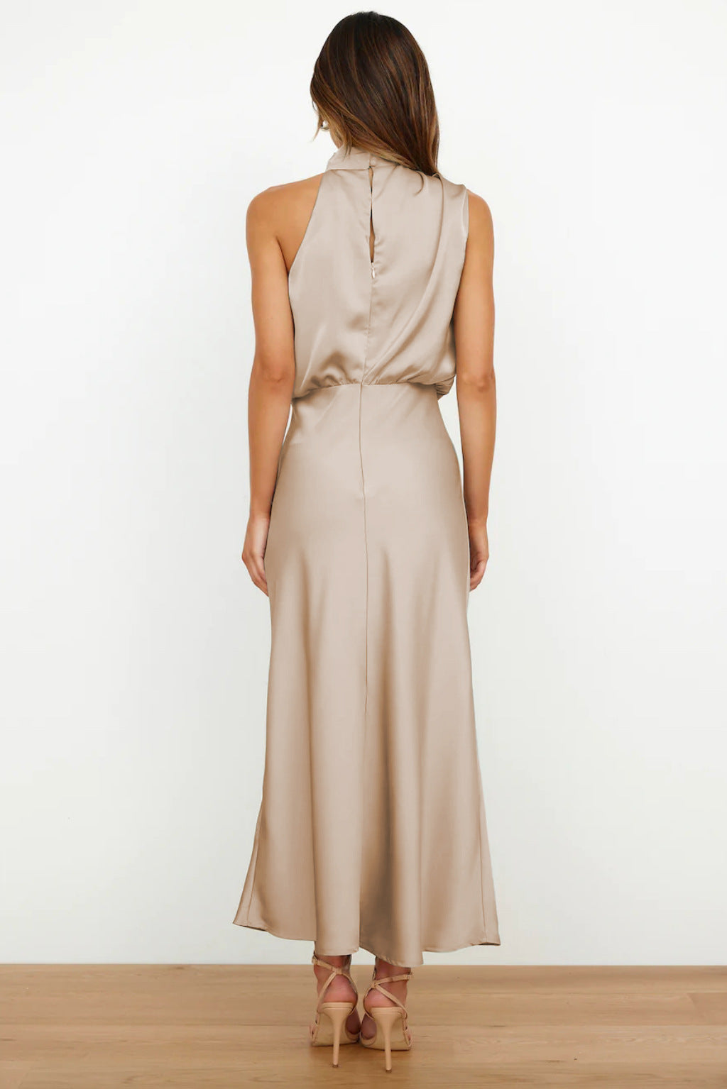 Helena™ | Langt Satin-Halterkjole
