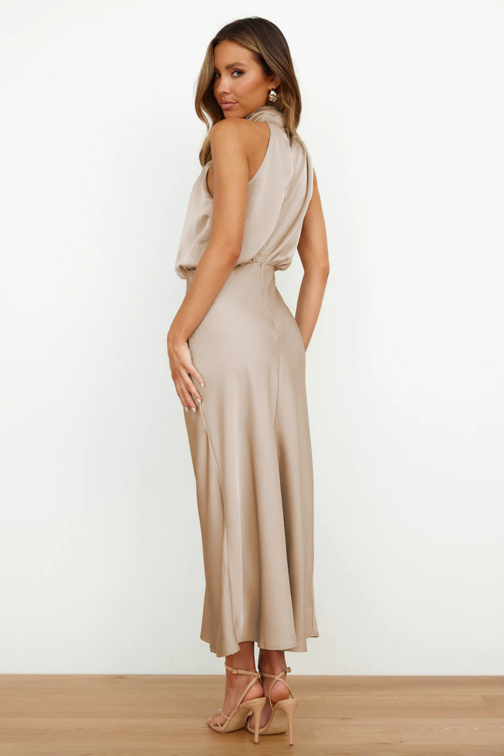 Helena™ | Langt Satin-Halterkjole