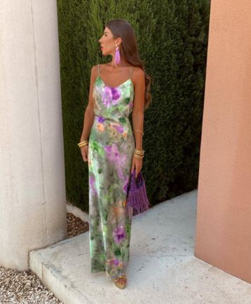 Sienna - Stilfull Maxi Kjole med Halo-Dye Print og Avtagbar Skjerf